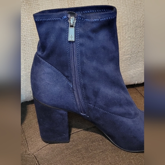 Kenneth Cole Blue Suede Round Toe Side Zip Ankle Booties Shoes SZ 9.5 - Picture 5 of 10